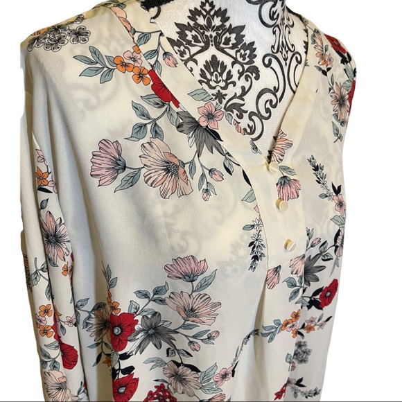 Van Heusen -- cream blouse with red and many other color flowers, Vneck, size XL - Picture 7 of 7